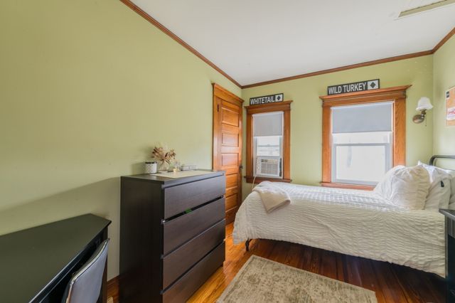 36 Mayflower St, Plymouth, MA 02360