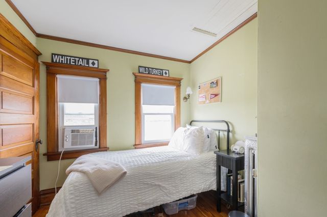 36 Mayflower St, Plymouth, MA 02360