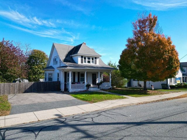 36 Mayflower St, Plymouth, MA 02360