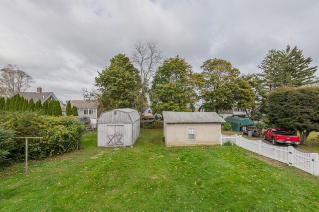 36 Mayflower St, Plymouth, MA 02360