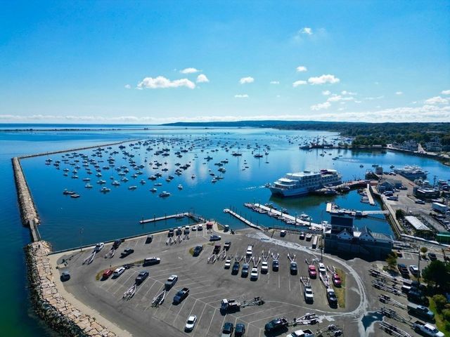 36 Mayflower St, Plymouth, MA 02360