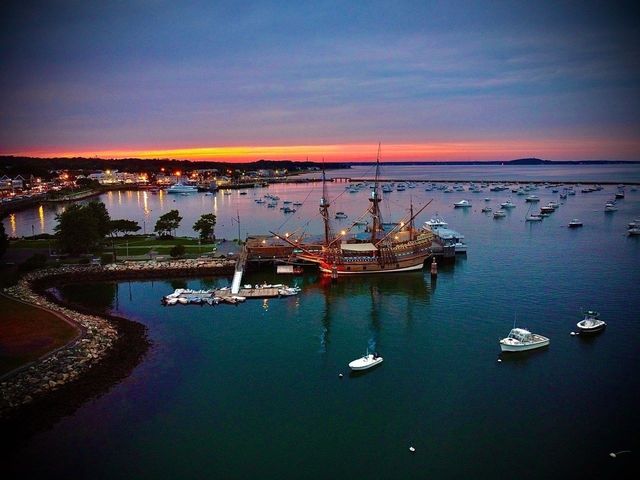 36 Mayflower St, Plymouth, MA 02360