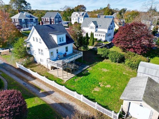 36 Mayflower St, Plymouth, MA 02360