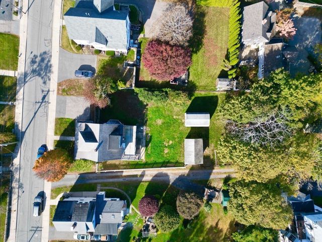 36 Mayflower St, Plymouth, MA 02360