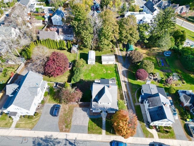 36 Mayflower St, Plymouth, MA 02360