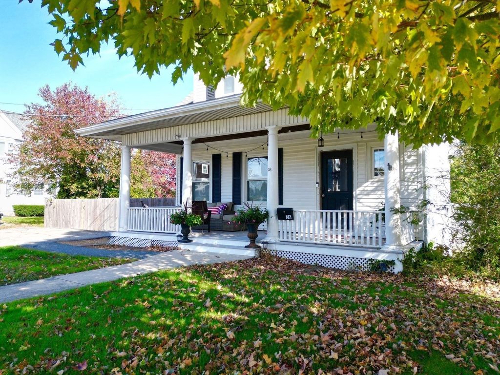 36 Mayflower St, Plymouth, MA 02360
