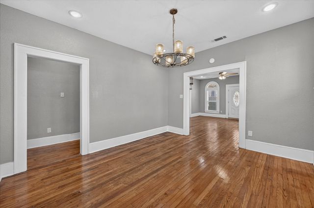 316 S Montreal Avenue, Dallas, TX 75208