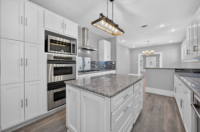 316 S Montreal Avenue, Dallas, TX 75208
