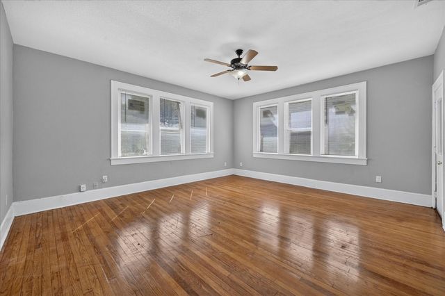 316 S Montreal Avenue, Dallas, TX 75208