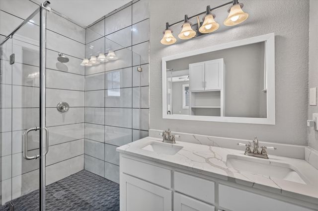 316 S Montreal Avenue, Dallas, TX 75208