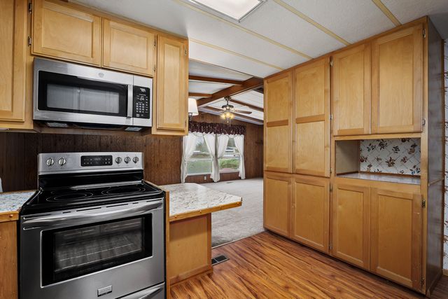 1077 Lee Roze Lane, Grants Pass, OR 97527