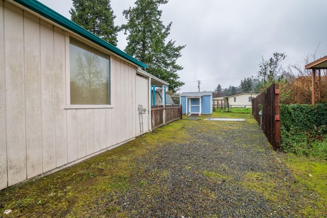 1077 Lee Roze Lane, Grants Pass, OR 97527