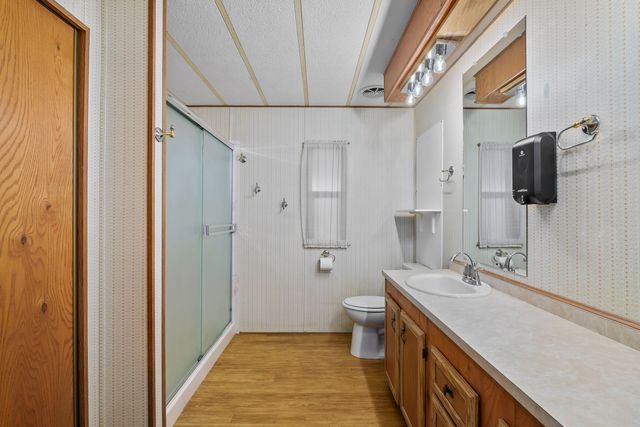 1077 Lee Roze Lane, Grants Pass, OR 97527