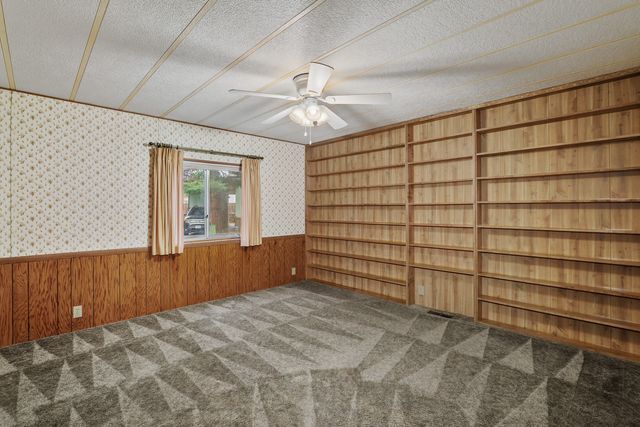 1077 Lee Roze Lane, Grants Pass, OR 97527