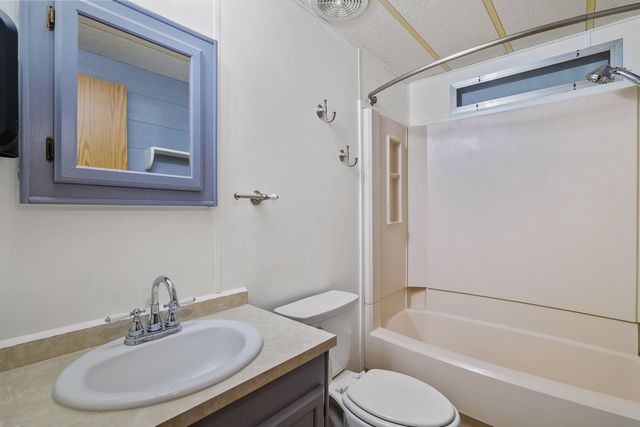 1077 Lee Roze Lane, Grants Pass, OR 97527