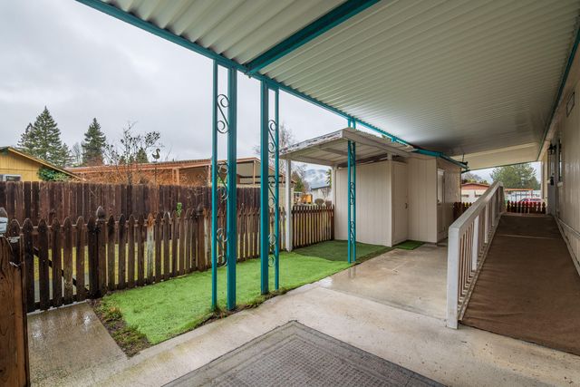 1077 Lee Roze Lane, Grants Pass, OR 97527