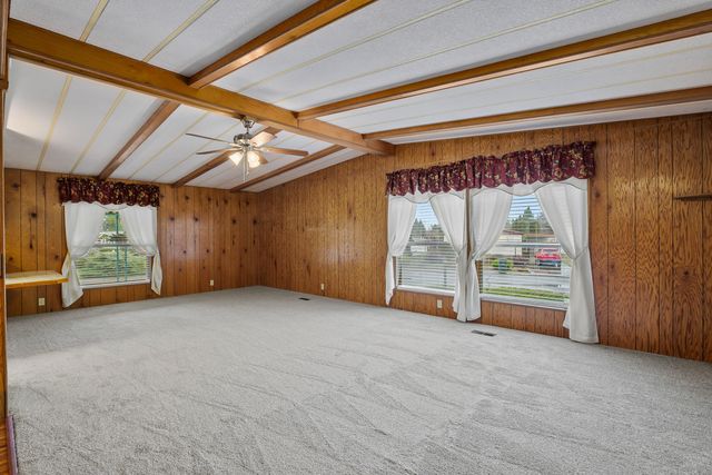 1077 Lee Roze Lane, Grants Pass, OR 97527