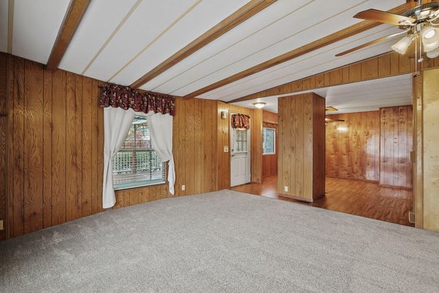 1077 Lee Roze Lane, Grants Pass, OR 97527