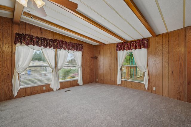 1077 Lee Roze Lane, Grants Pass, OR 97527