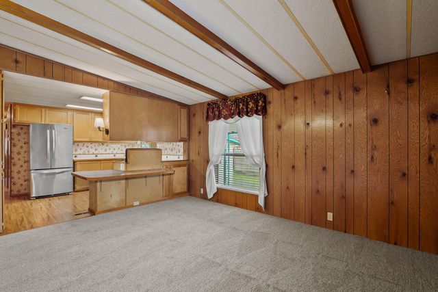 1077 Lee Roze Lane, Grants Pass, OR 97527