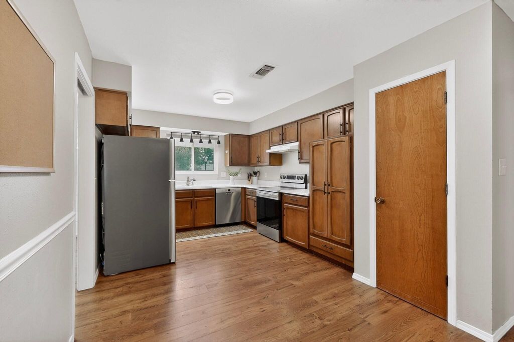 Image 16 of property listing at 4900 Northridge Place NE, Albuquerque, NM 87111