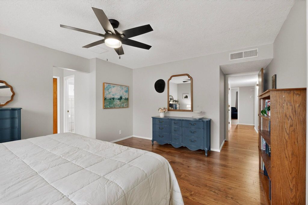 Image 22 of property listing at 4900 Northridge Place NE, Albuquerque, NM 87111