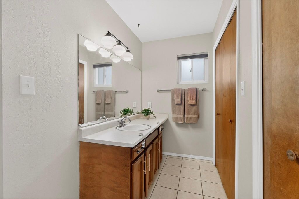 Image 24 of property listing at 4900 Northridge Place NE, Albuquerque, NM 87111