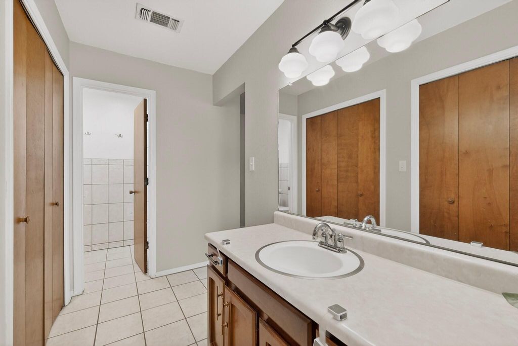 Image 25 of property listing at 4900 Northridge Place NE, Albuquerque, NM 87111