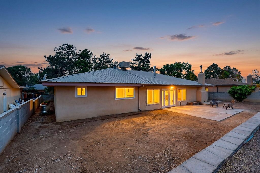 Image 39 of property listing at 4900 Northridge Place NE, Albuquerque, NM 87111