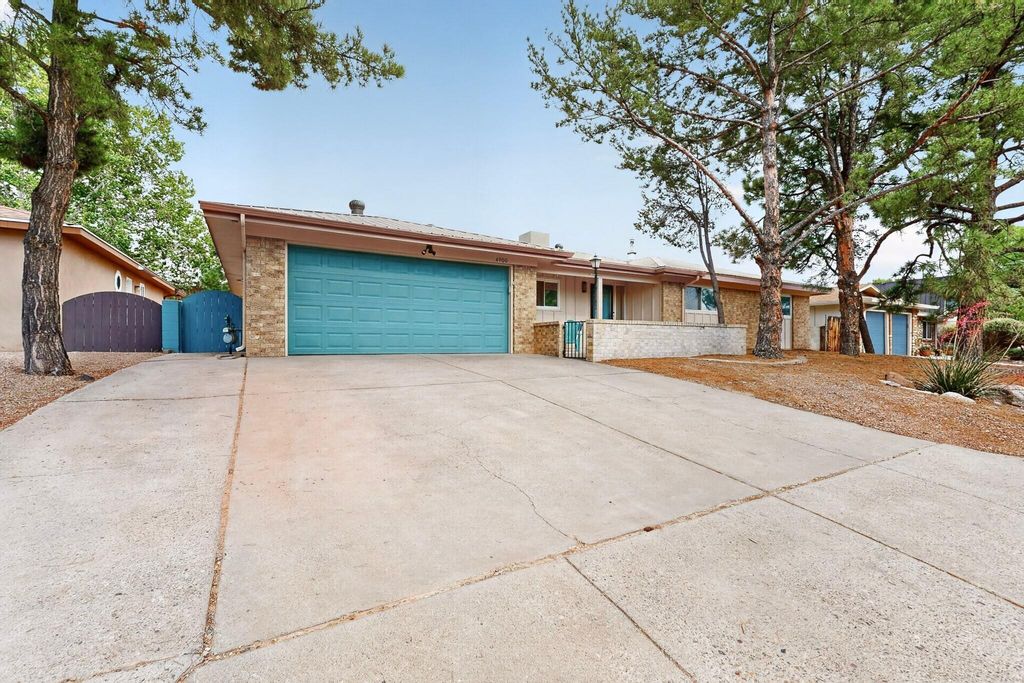 Image 4 of property listing at 4900 Northridge Place NE, Albuquerque, NM 87111