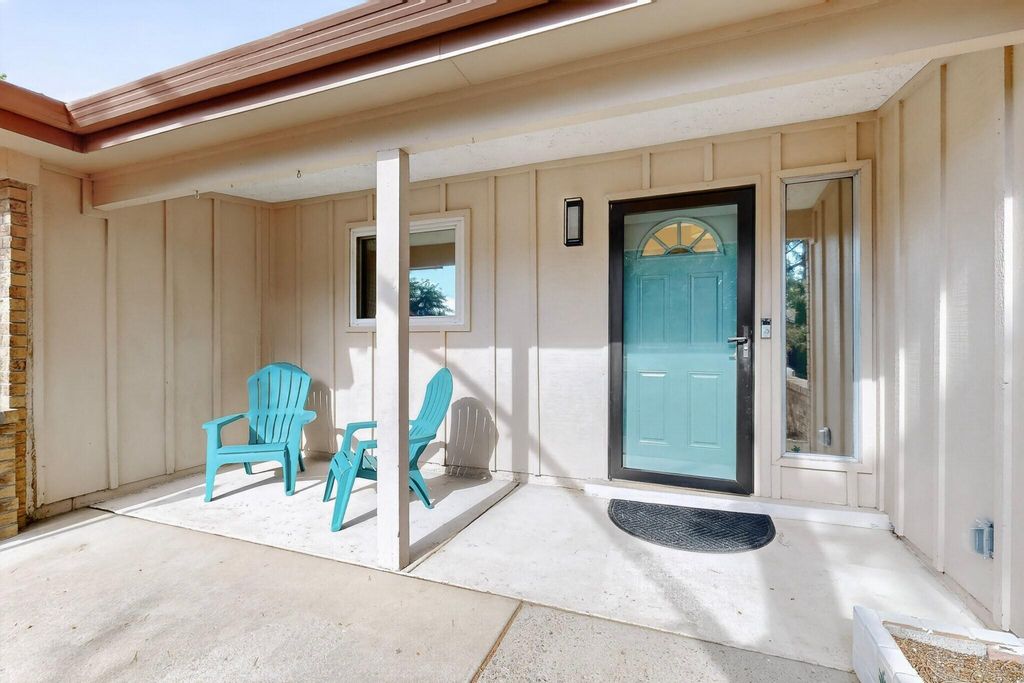 Image 5 of property listing at 4900 Northridge Place NE, Albuquerque, NM 87111