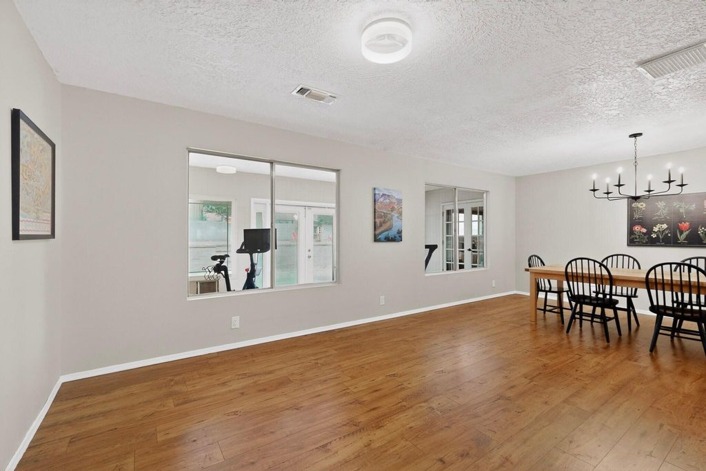 Image 7 of property listing at 4900 Northridge Place NE, Albuquerque, NM 87111
