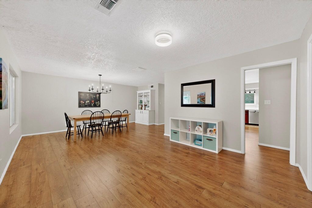 Image 8 of property listing at 4900 Northridge Place NE, Albuquerque, NM 87111