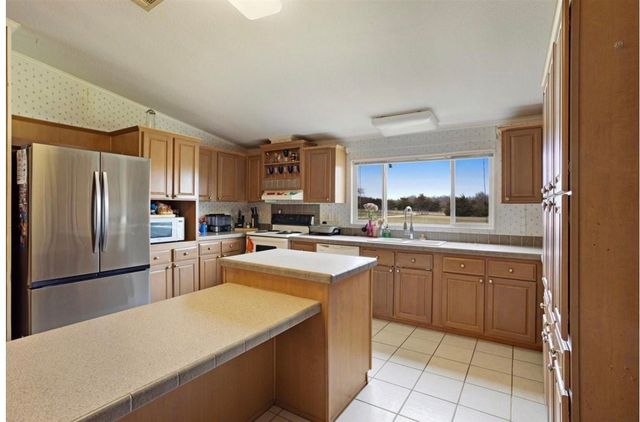 2035 FM-1566, Celeste, TX 75423