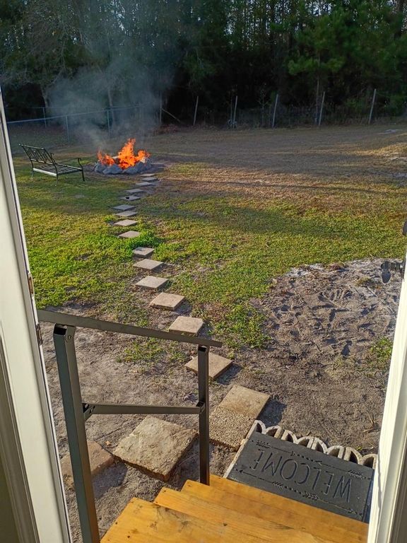 Image 24 of property listing at 140 COOLWATER, Satsuma, FL 32189