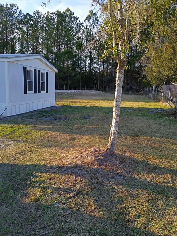 Image 31 of property listing at 140 COOLWATER, Satsuma, FL 32189
