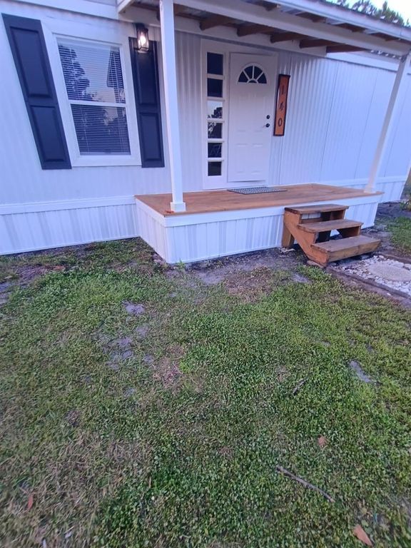 Image 6 of property listing at 140 COOLWATER, Satsuma, FL 32189