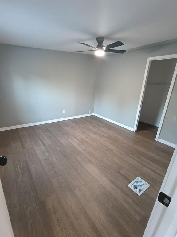 Image 8 of property listing at 140 COOLWATER, Satsuma, FL 32189