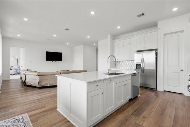 4911 Dickens Landing Drive, League City, TX 77573