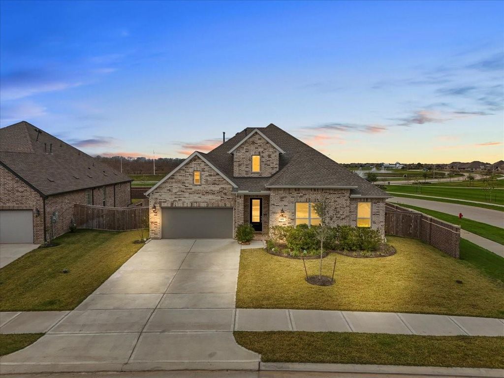 4911 Dickens Landing Drive, League City, TX 77573