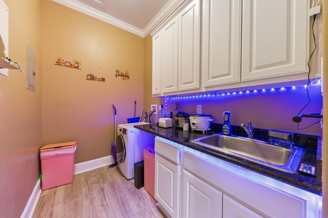 12832 Willow Centre Drive, Houston, TX 77066