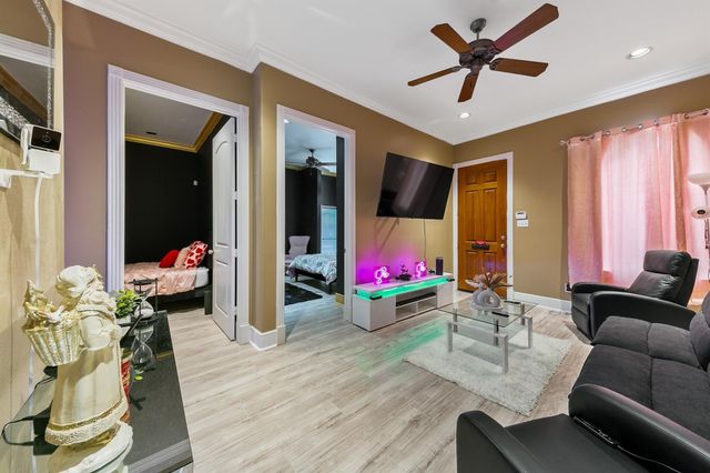 12832 Willow Centre Drive, Houston, TX 77066