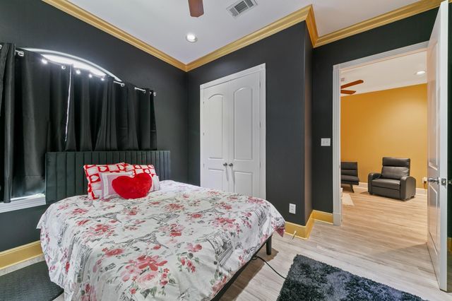 12832 Willow Centre Drive, Houston, TX 77066