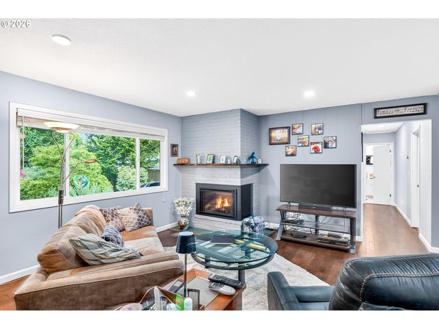 6825 Sw ROLLINGWOOD Dr, Beaverton, OR 97008