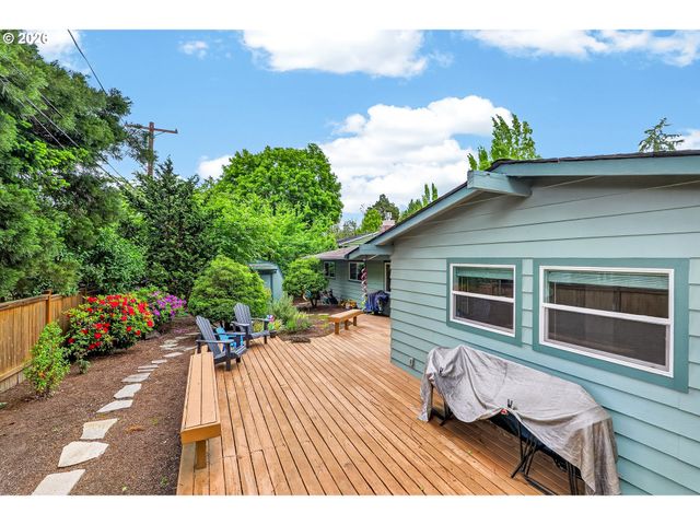 6825 Sw ROLLINGWOOD Dr, Beaverton, OR 97008