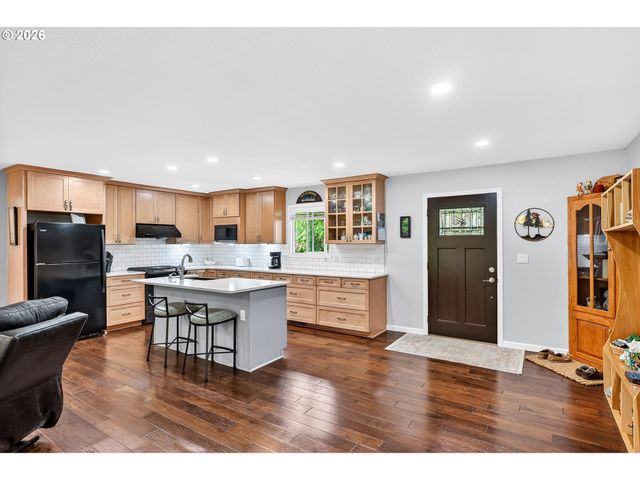 6825 Sw ROLLINGWOOD Dr, Beaverton, OR 97008