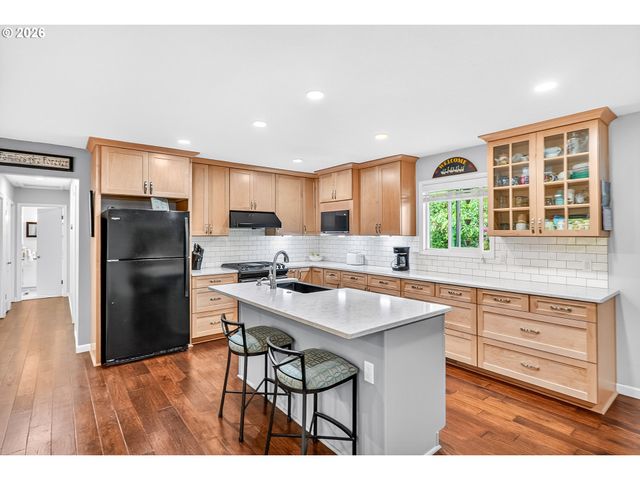 6825 Sw ROLLINGWOOD Dr, Beaverton, OR 97008