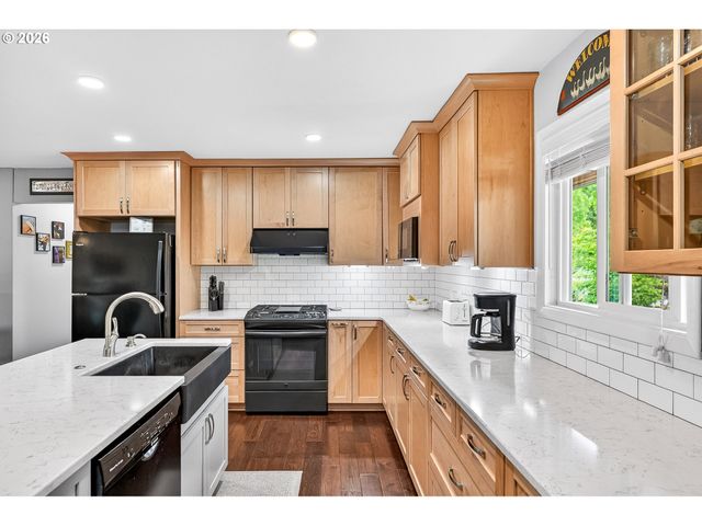 6825 Sw ROLLINGWOOD Dr, Beaverton, OR 97008