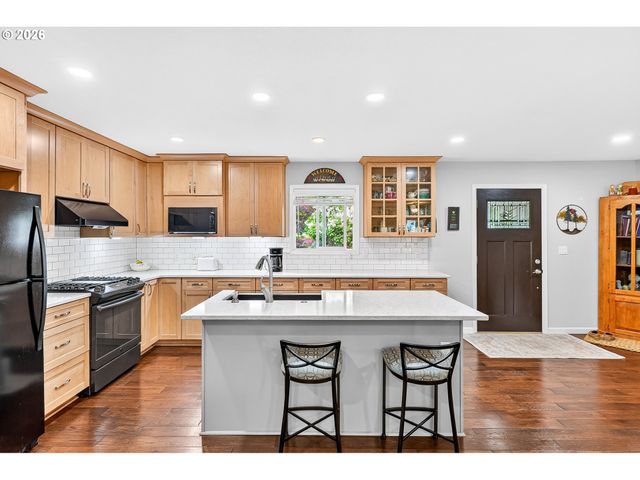 6825 Sw ROLLINGWOOD Dr, Beaverton, OR 97008