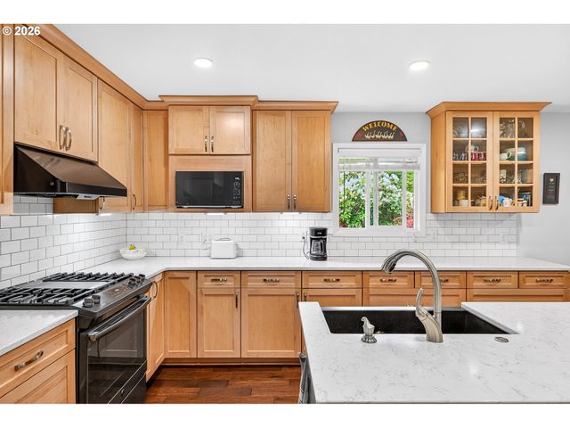6825 Sw ROLLINGWOOD Dr, Beaverton, OR 97008